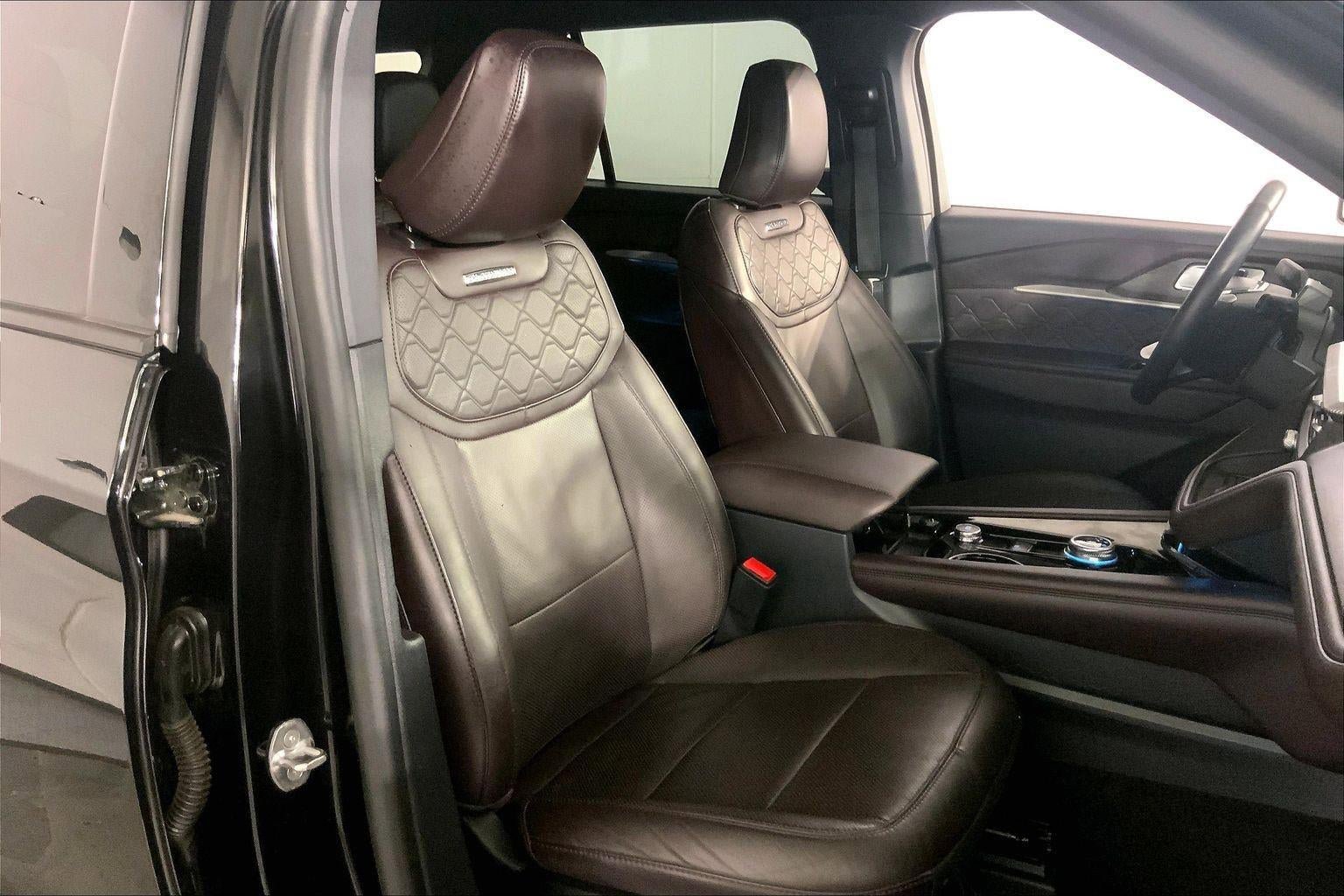 Used 2025 Ford Explorer Platinum w/ LUX Leather Package AWD/4WD image 7