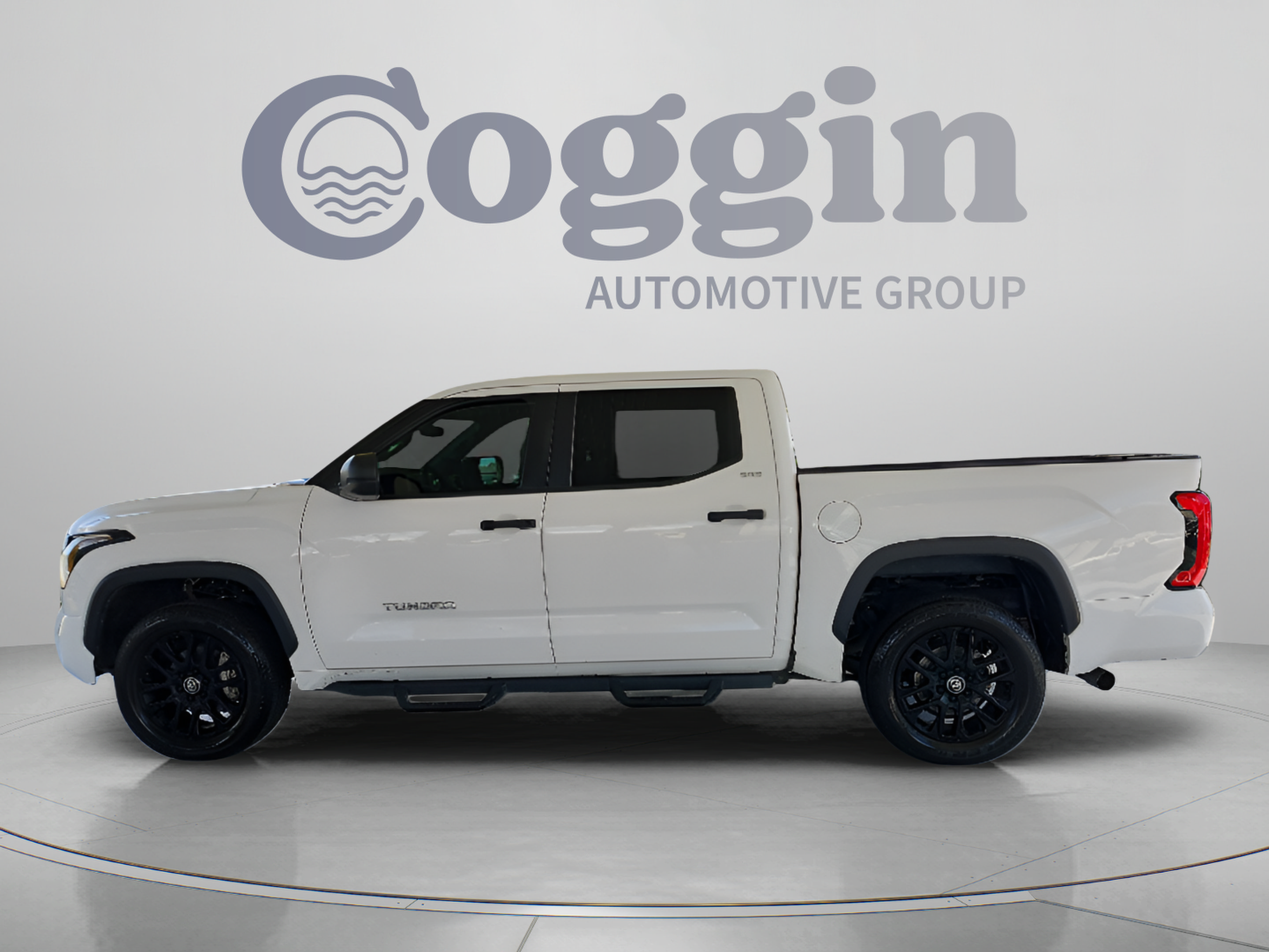 Used 2025 Toyota Tundra SR5 AWD/4WD image 2
