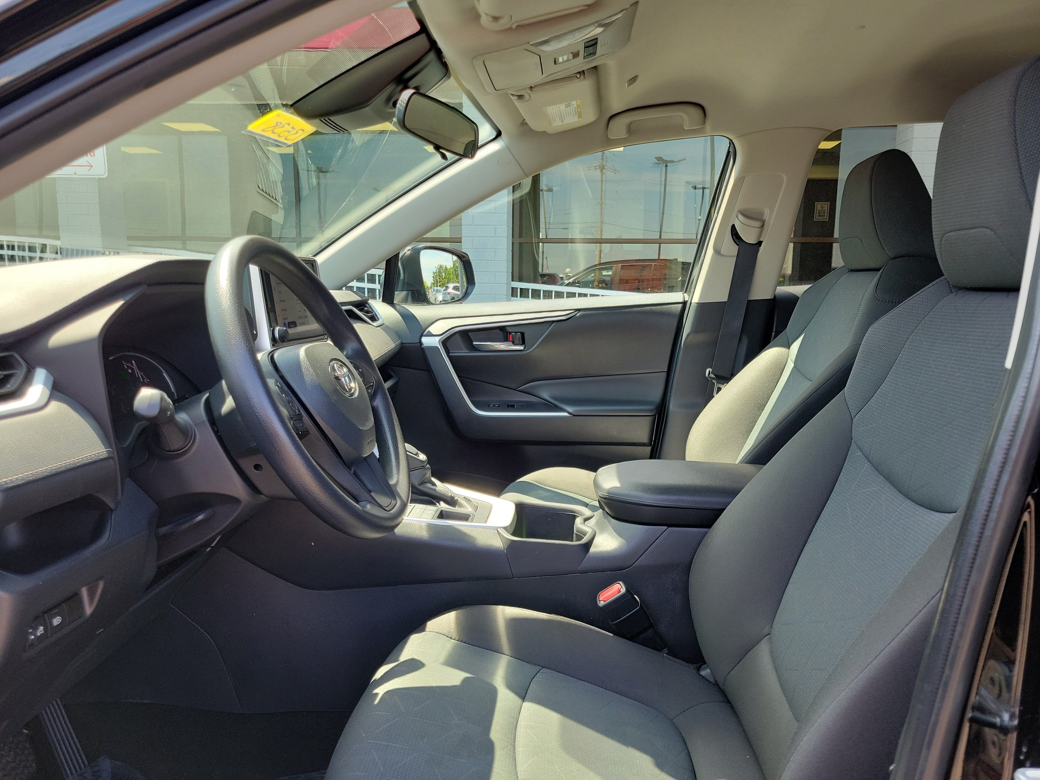 Used 2024 Toyota RAV4 XLE AWD/4WD image 15