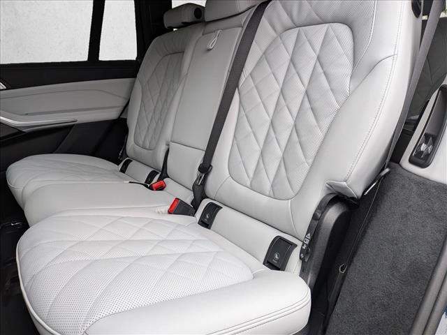 Used 2026 BMW X7 xDrive40i w/ Premium Package image 17