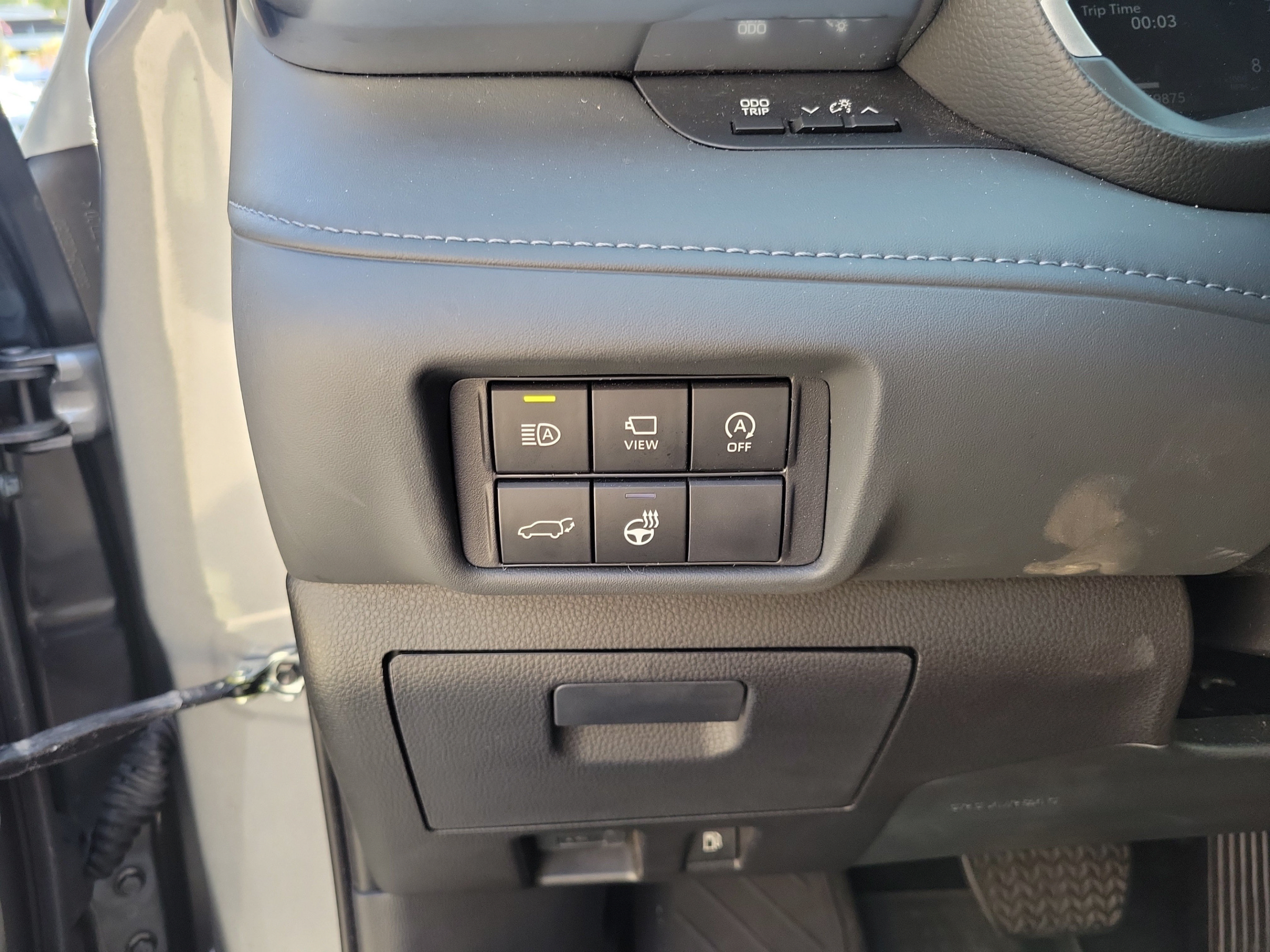 Certified 2025 Toyota Highlander Limited FWD image 12