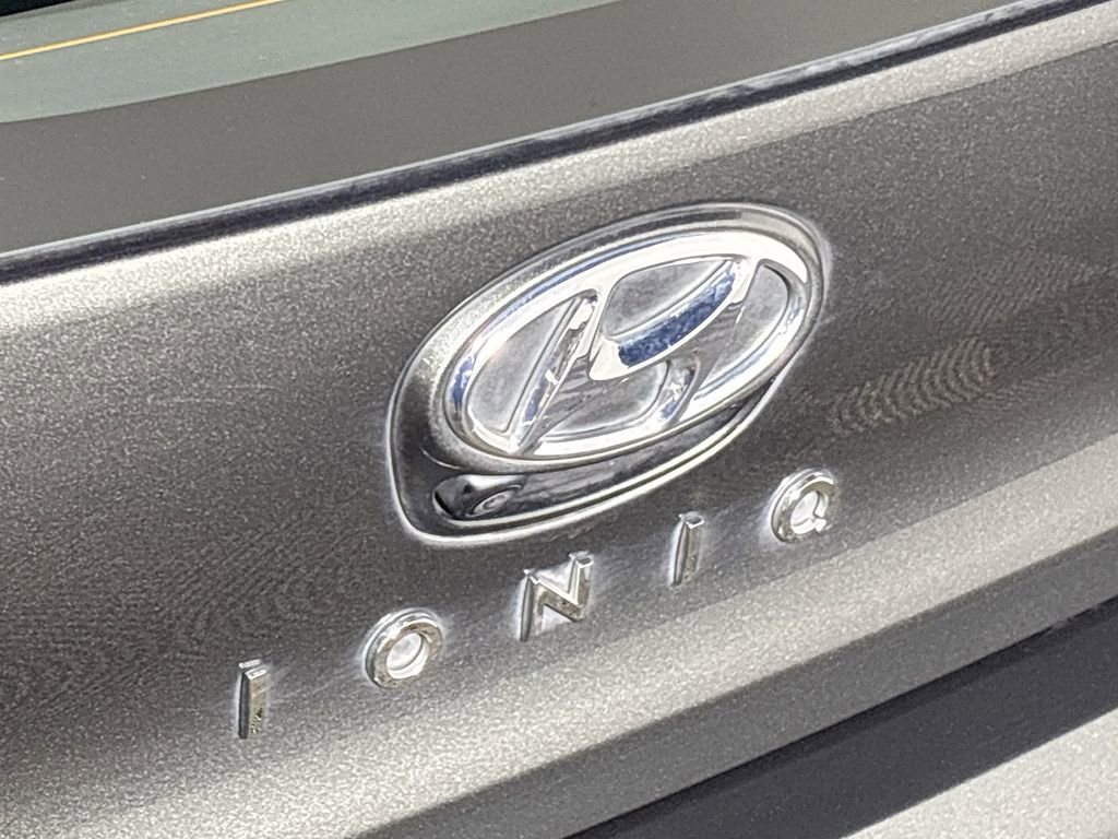 Used 2021 Hyundai Ioniq SE FWD image 23