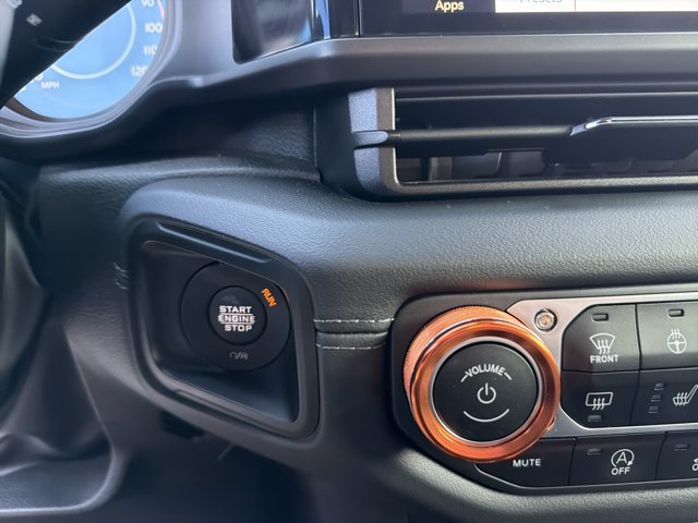 Used 2024 Jeep Gladiator Mojave AWD/4WD image 23