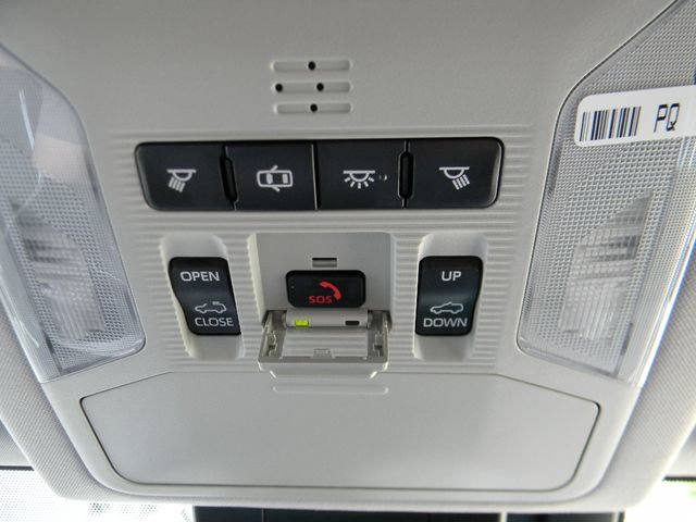 Used 2020 Toyota RAV4 Limited AWD/4WD image 18