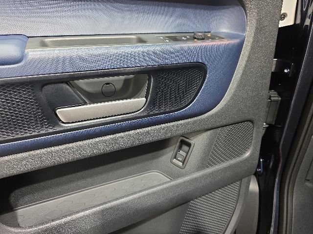Certified 2025 Volkswagen ID. Buzz Pro S Plus AWD/4WD image 12