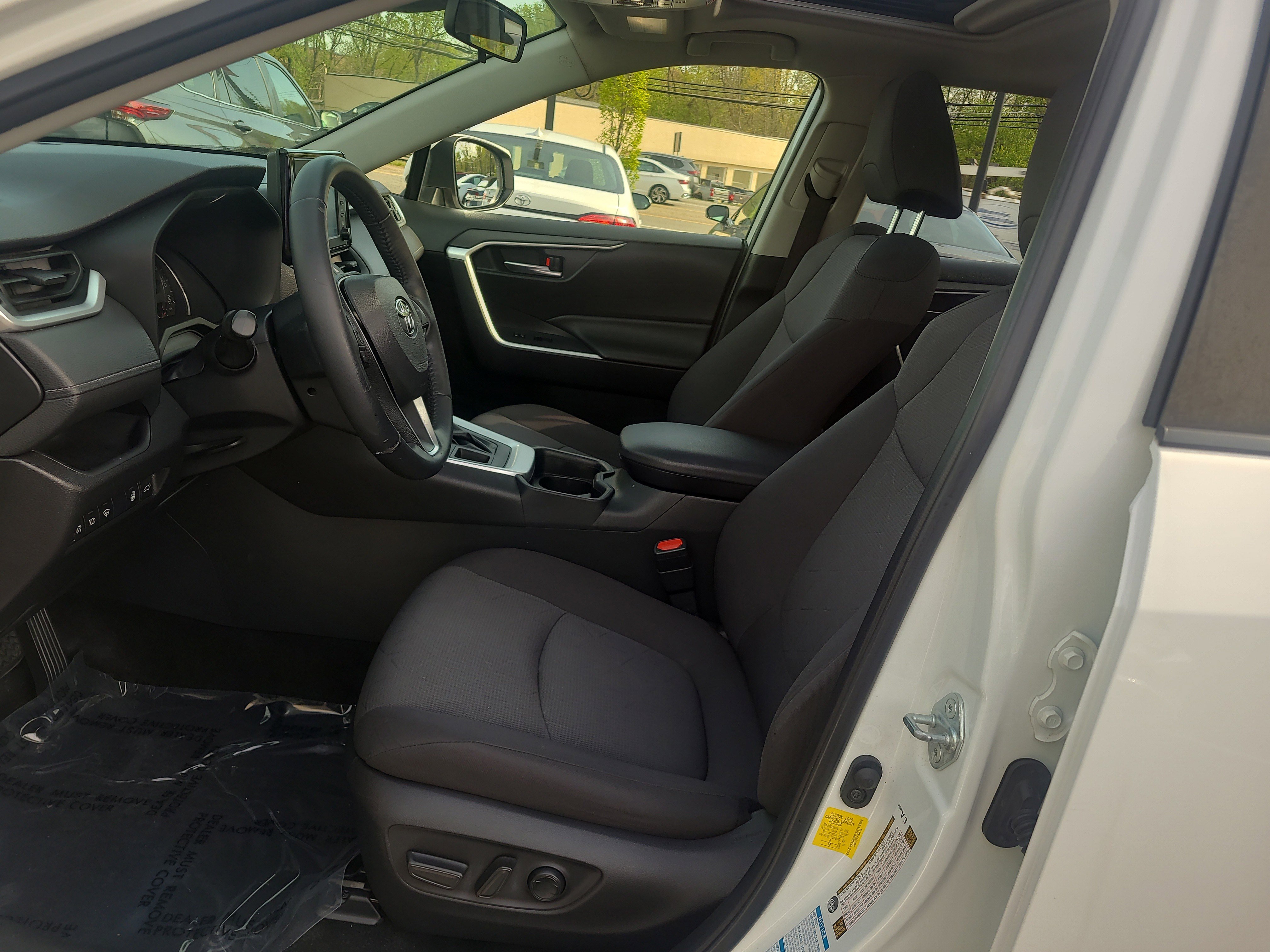 Certified 2019 Toyota RAV4 XLE w/ Convenience Package AWD/4WD image 16