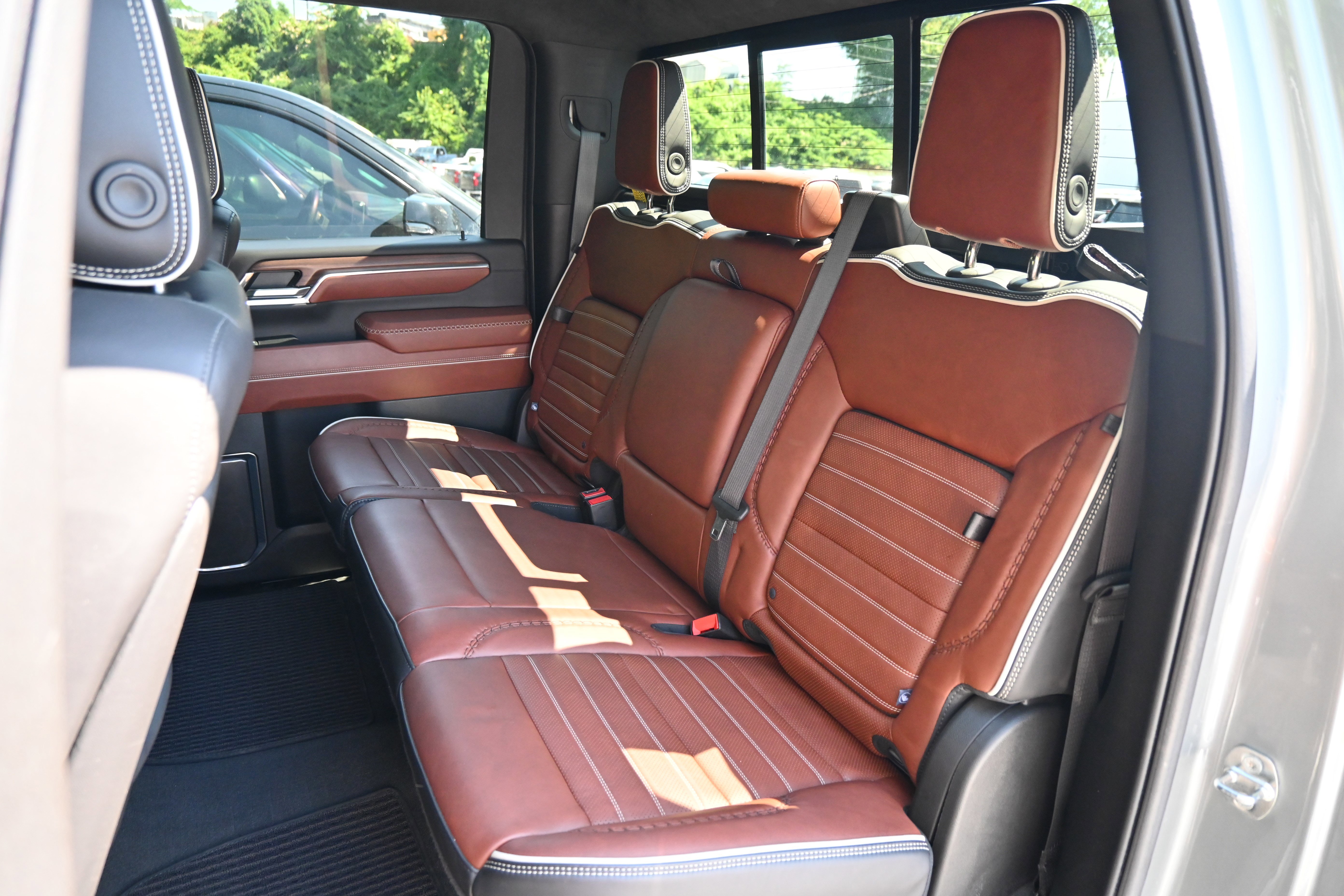 Used 2024 GMC Sierra 2500 Denali Ultimate AWD/4WD image 8