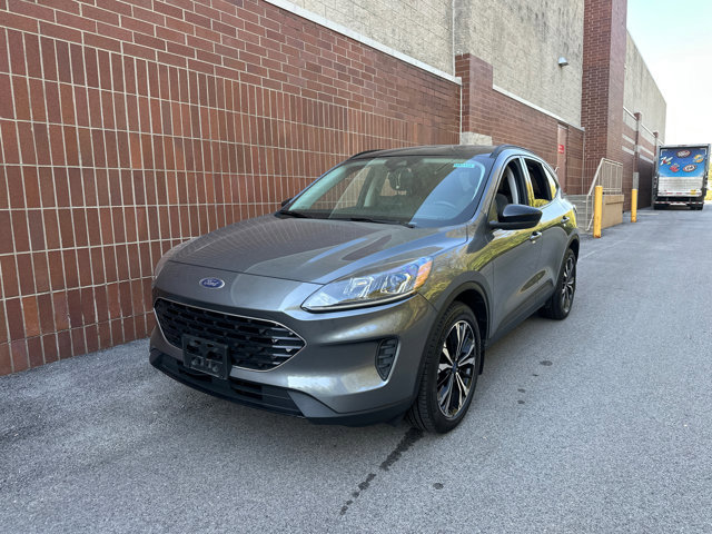 Used 2022 Ford Escape SE w/ SE Sport Appearance Package image 4