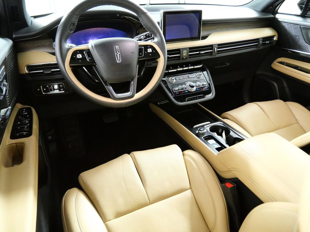 Certified 2022 Lincoln Corsair Reserve w/ Equipment Group 201A image 4