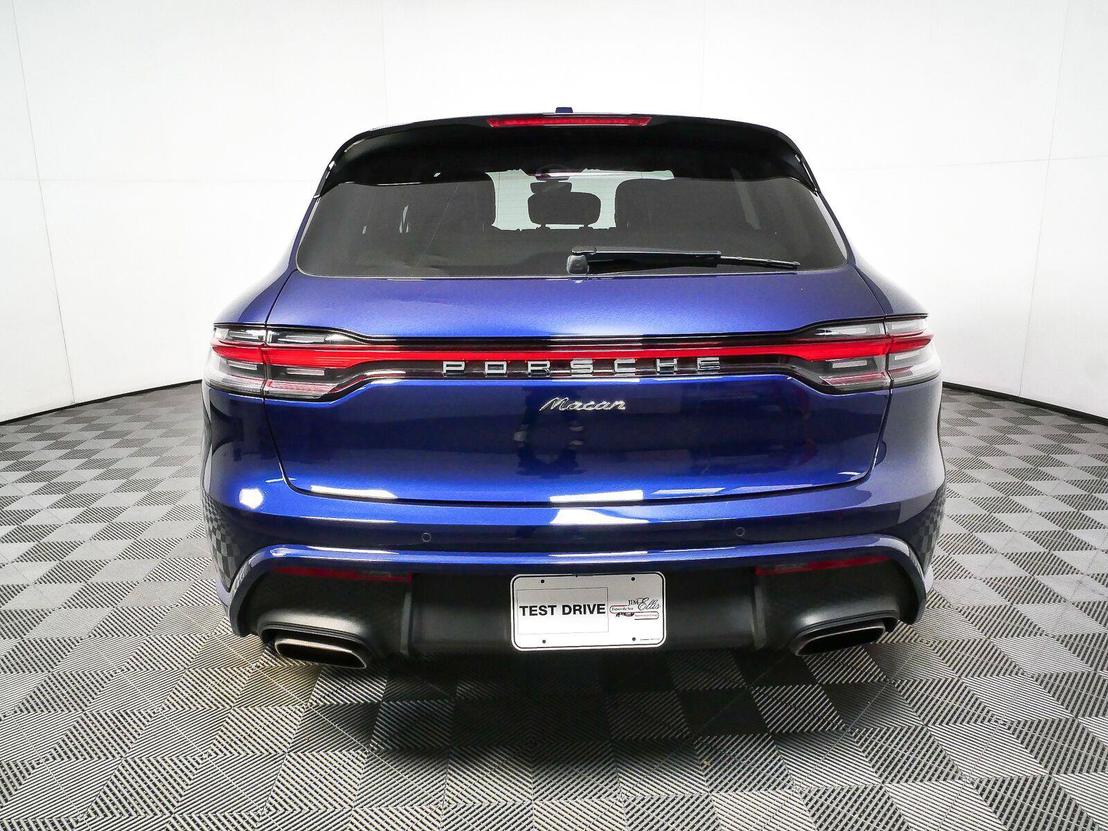 Used 2025 Porsche Macan Turbo AWD/4WD image 32