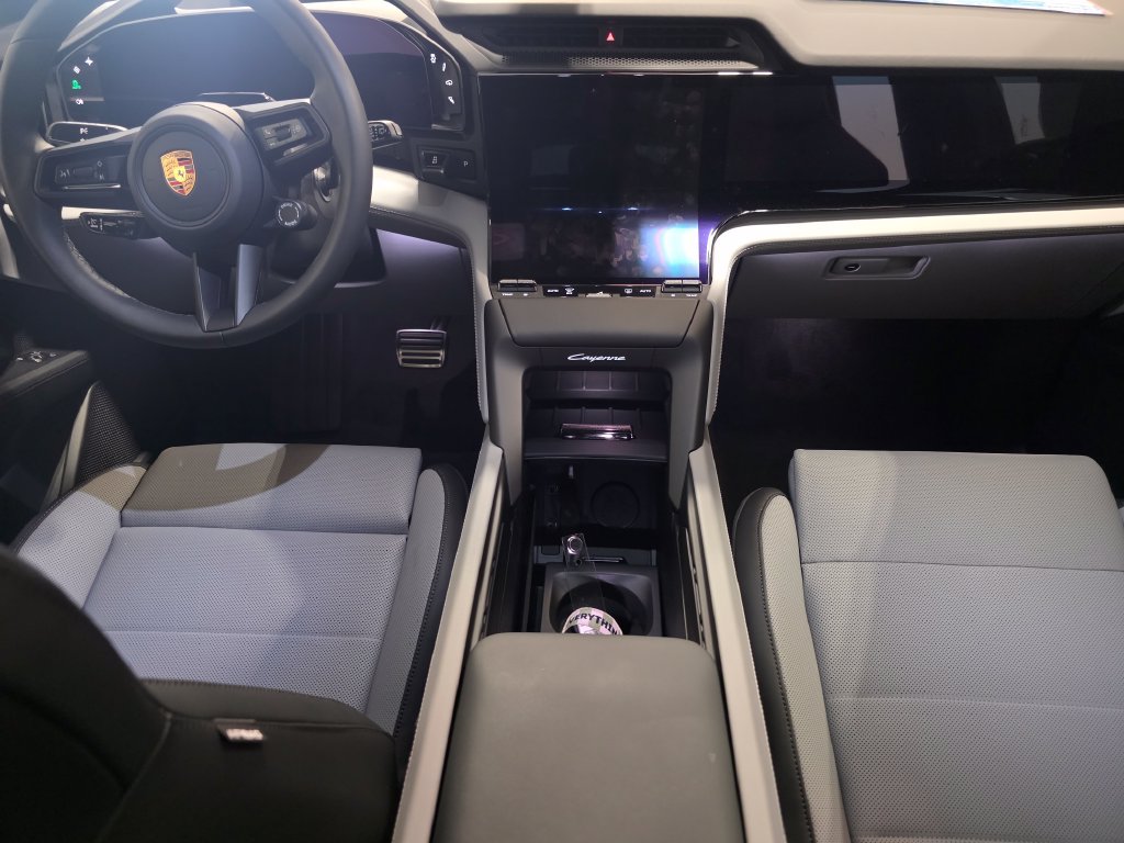 New 2026 Porsche Cayenne Electric AWD/4WD image 13