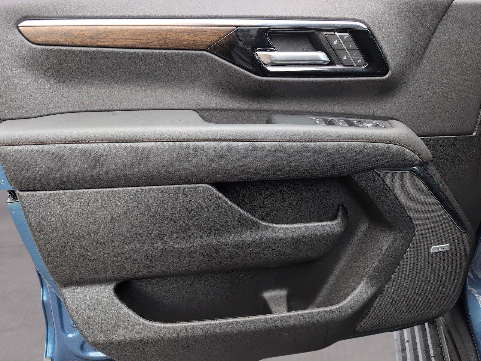 New 2026 Chevrolet Suburban High Country RWD image 16