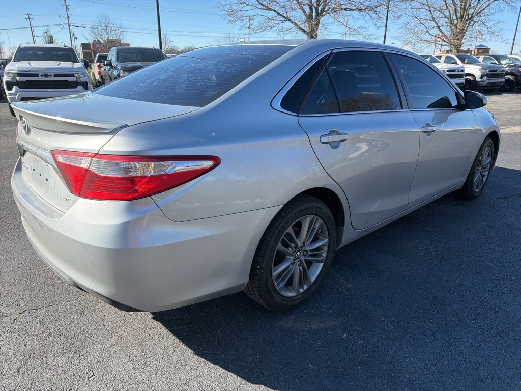 Used 2017 Toyota Camry SE w/ Moonroof Package image 5