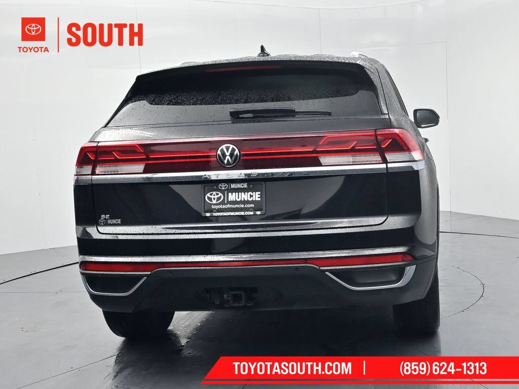 Used 2024 Volkswagen Atlas Cross Sport SE FWD image 7