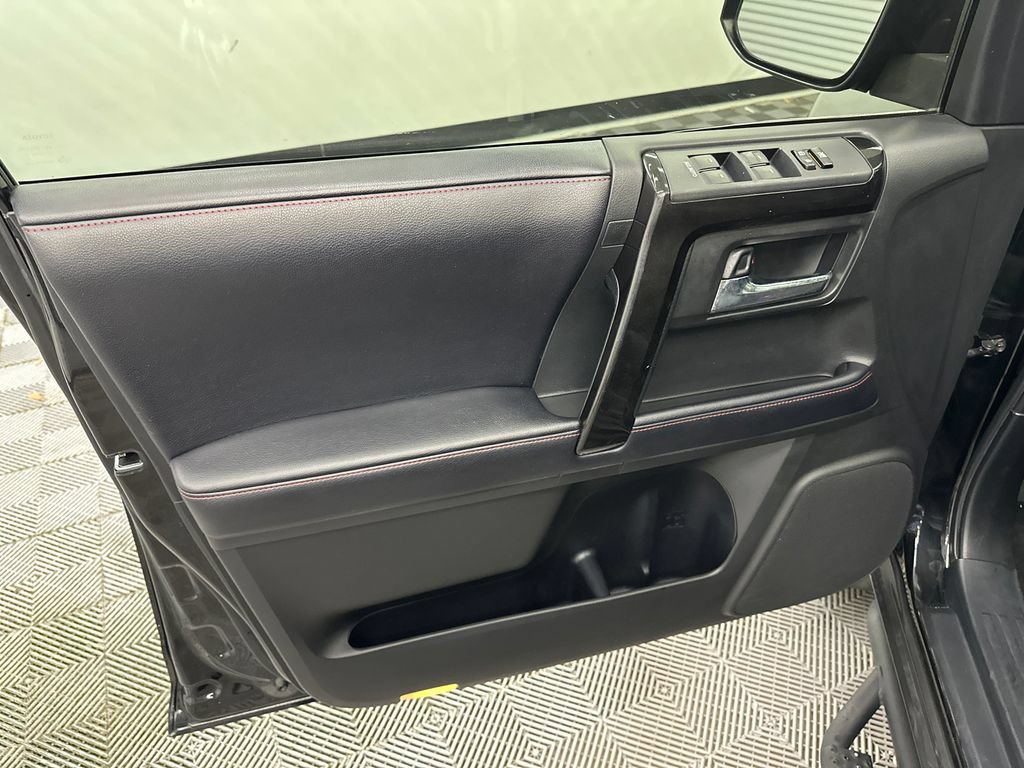 Used 2018 Toyota 4Runner TRD Off-Road Premium AWD/4WD image 11