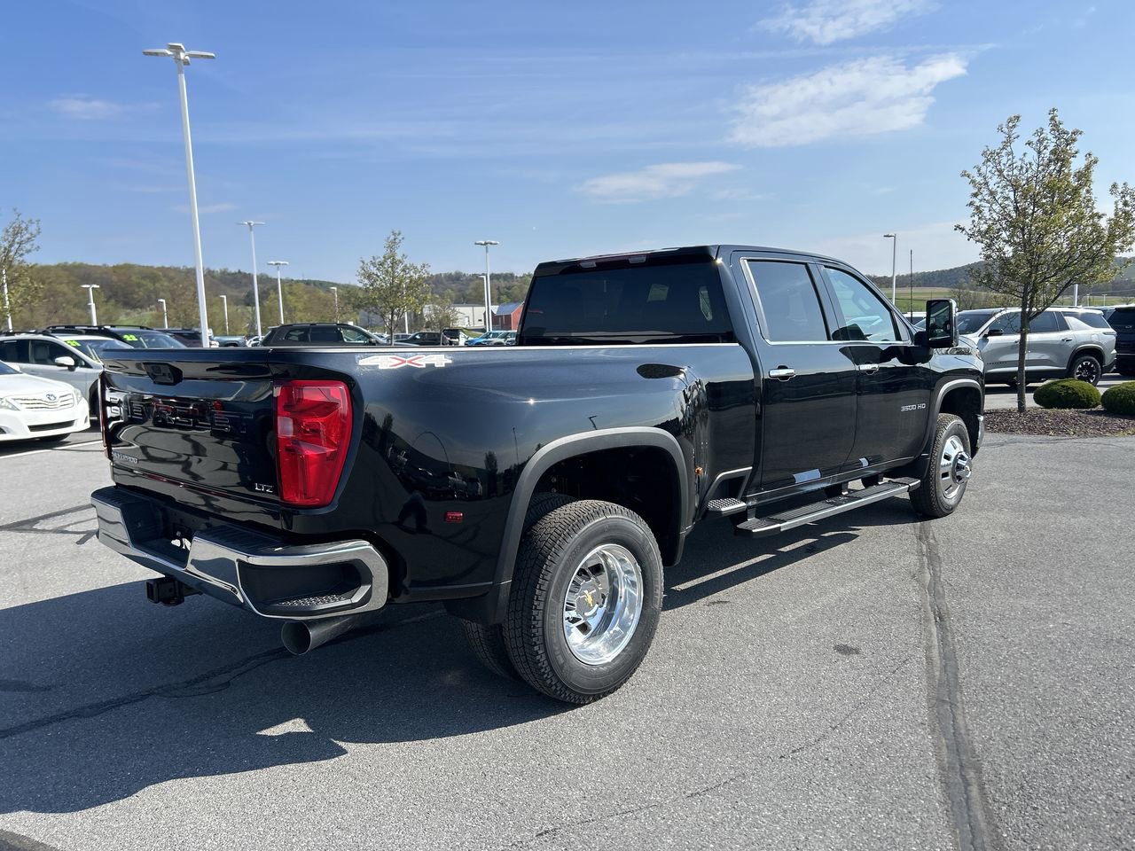 New 2026 Chevrolet Silverado 3500 LTZ w/ LTZ Convenience Package AWD/4WD image 7