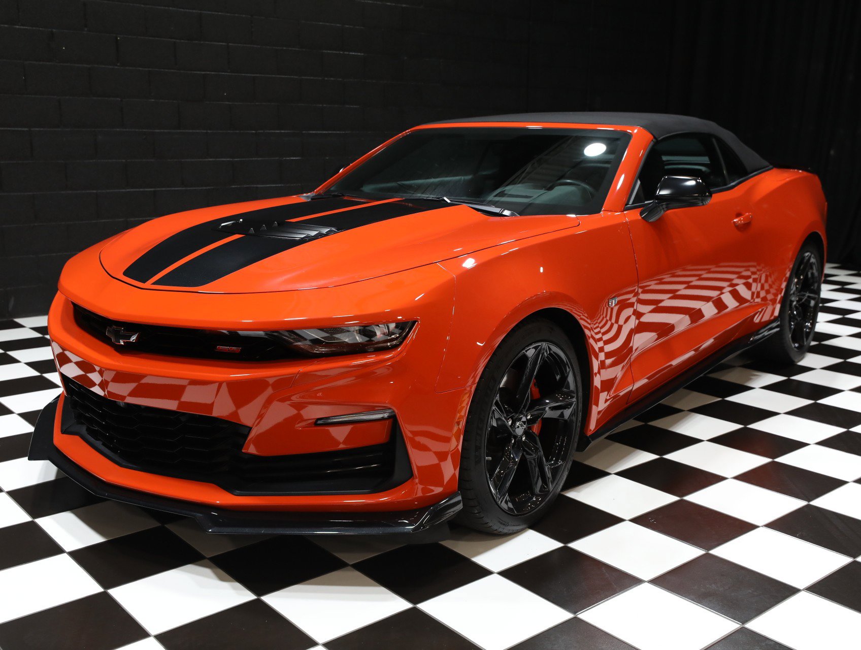 Used 2020 Chevrolet Camaro SS RWD image 6