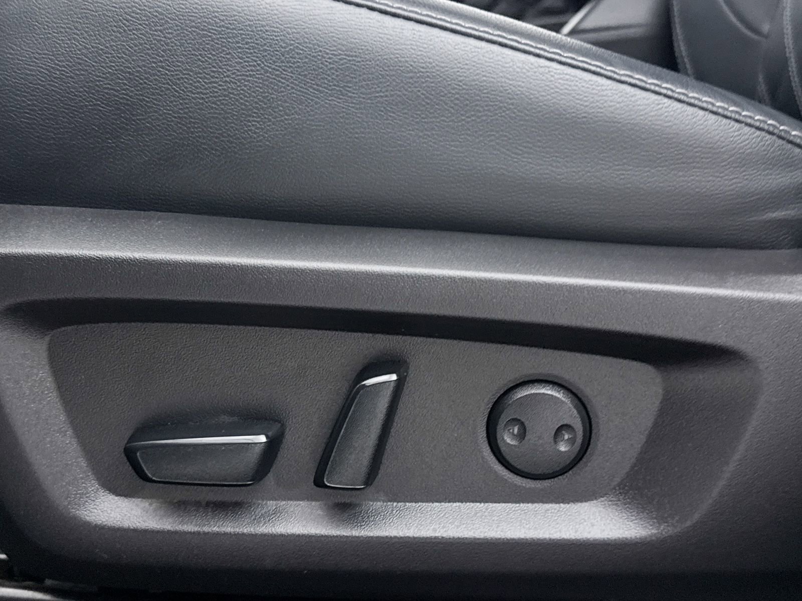 Used 2023 Mitsubishi Outlander SEL image 28