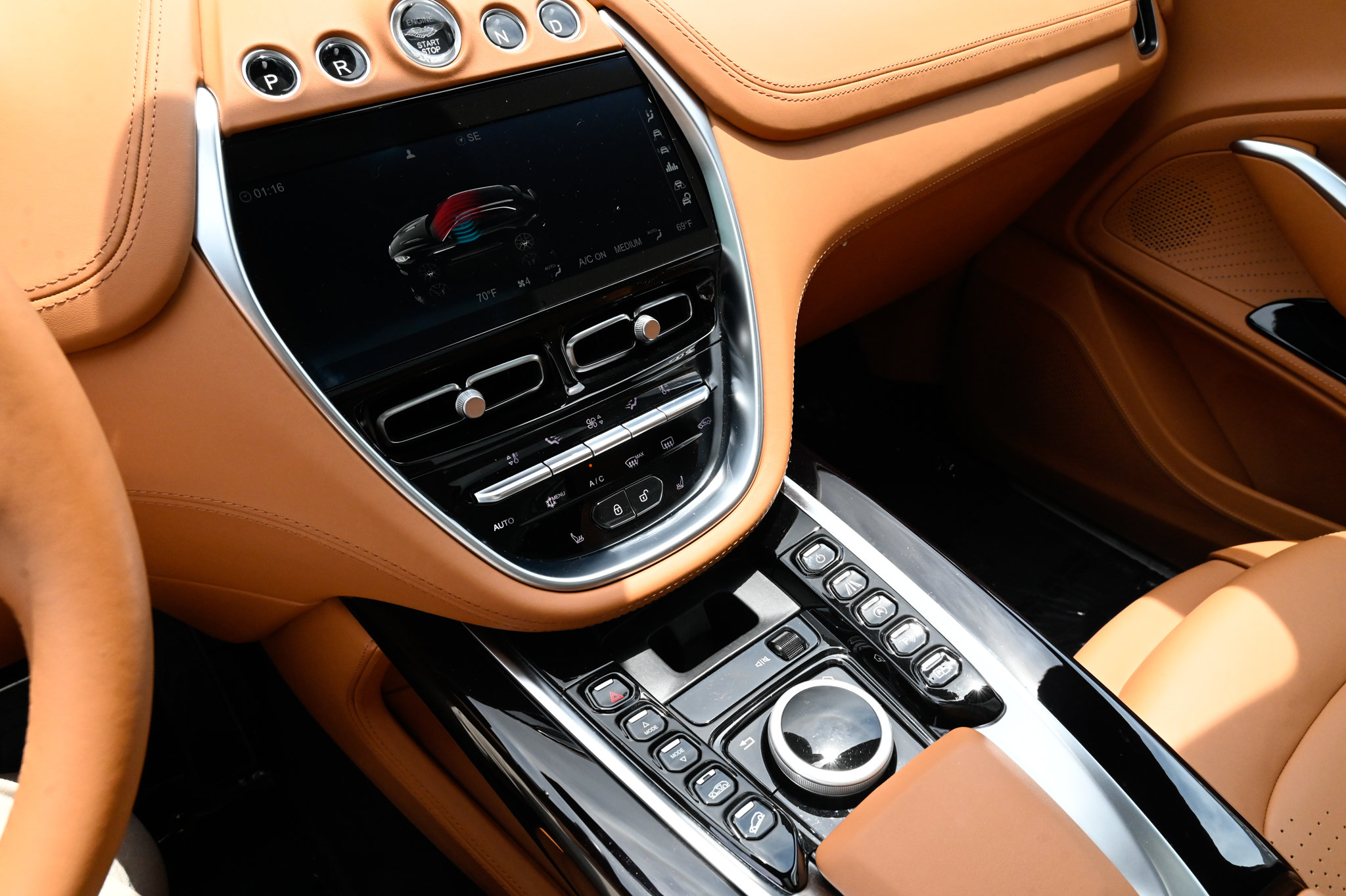 Used 2024 Aston Martin DBX AWD/4WD image 26
