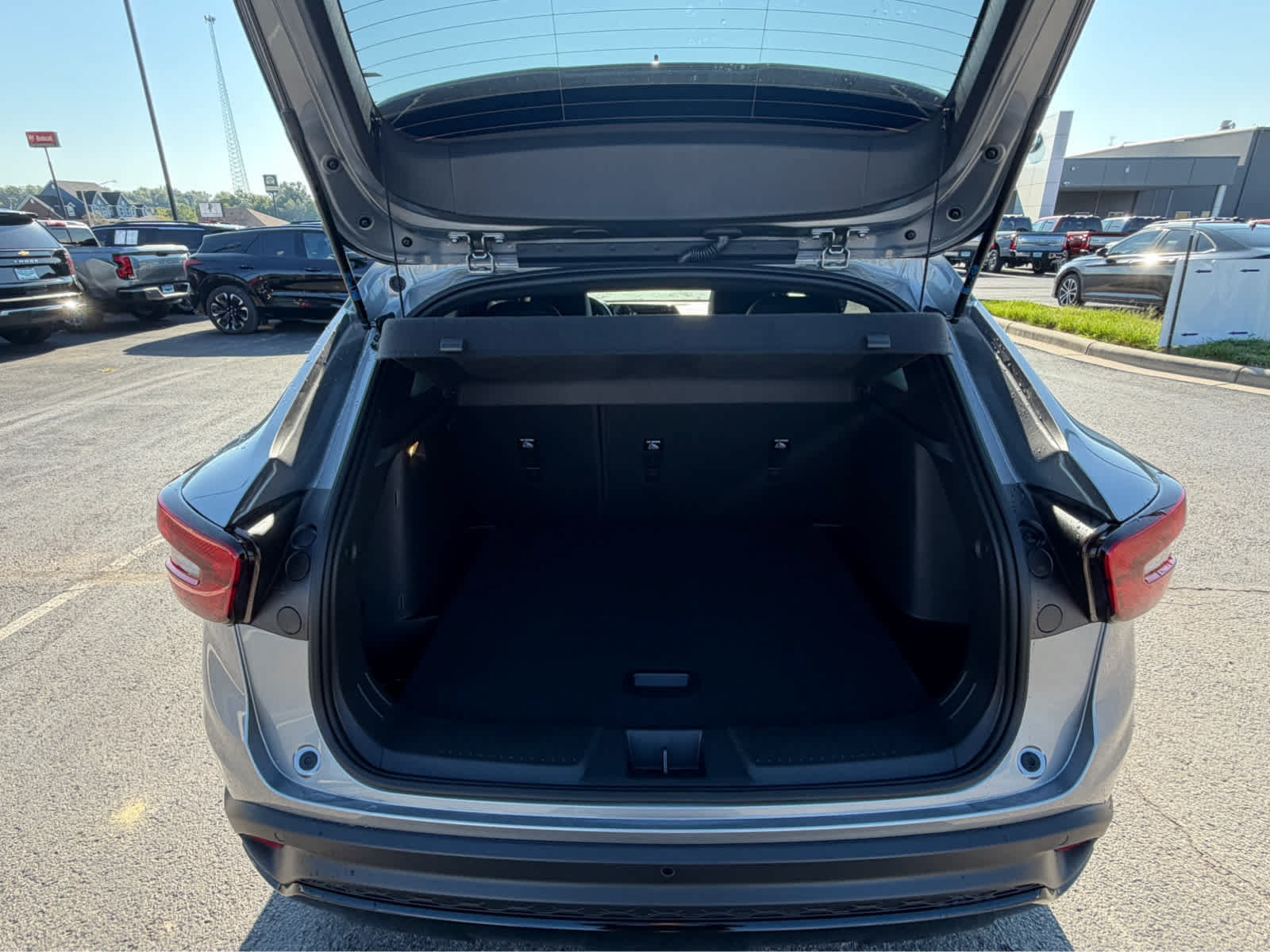 New 2026 Chevrolet Trax RS w/ Sunroof Package FWD image 25
