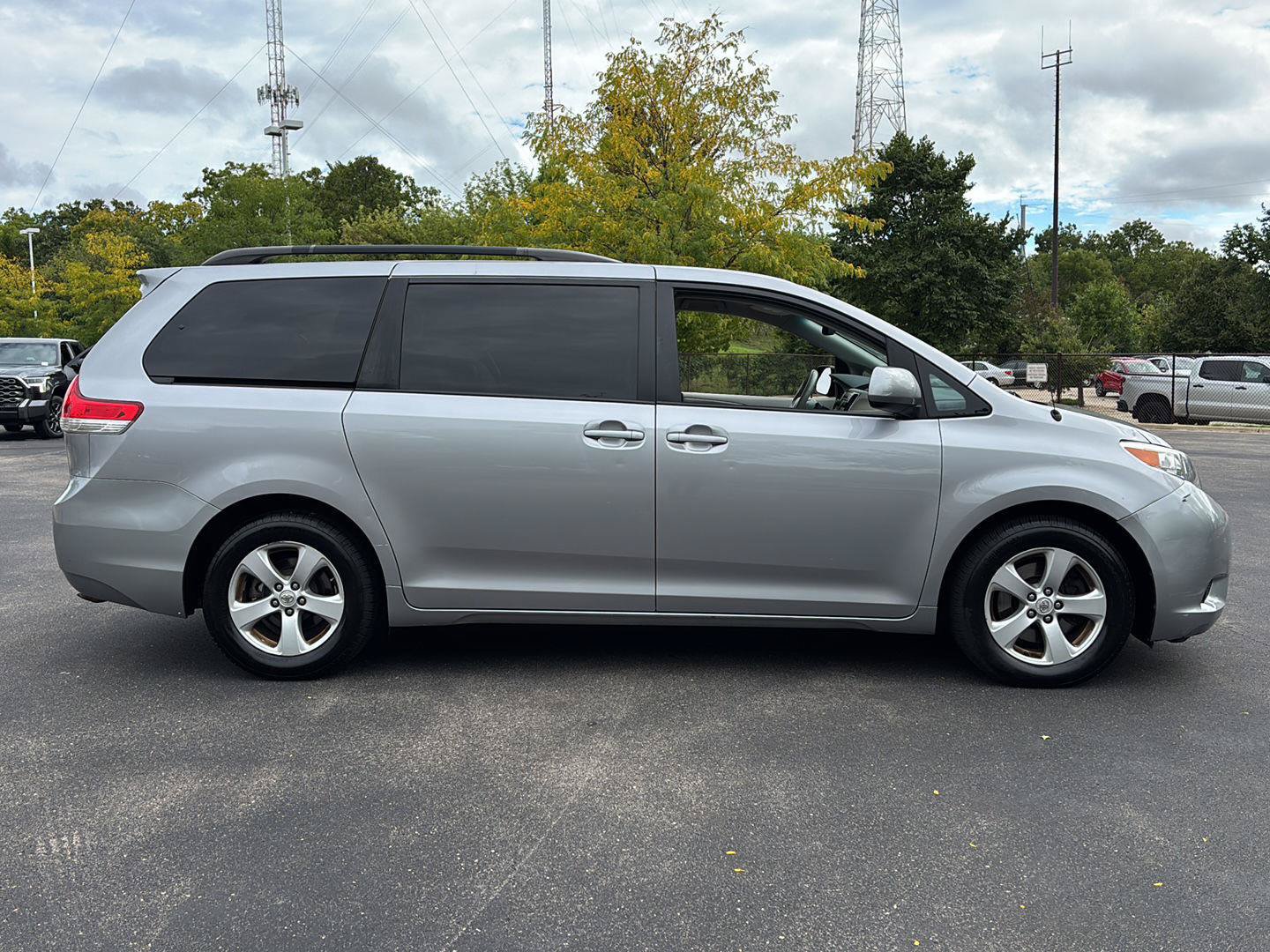 Used 2011 Toyota Sienna LE w/ Towing Pkg FWD image 8