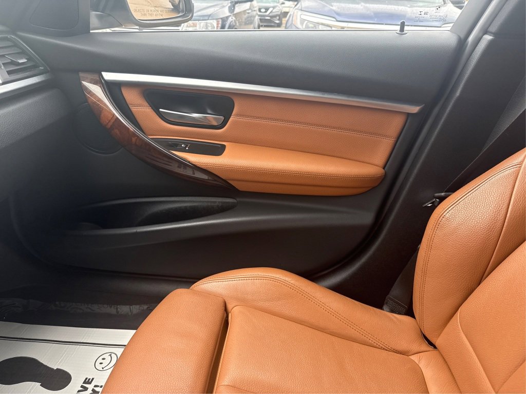 Used 2018 BMW 330i xDrive Sedan AWD/4WD image 28