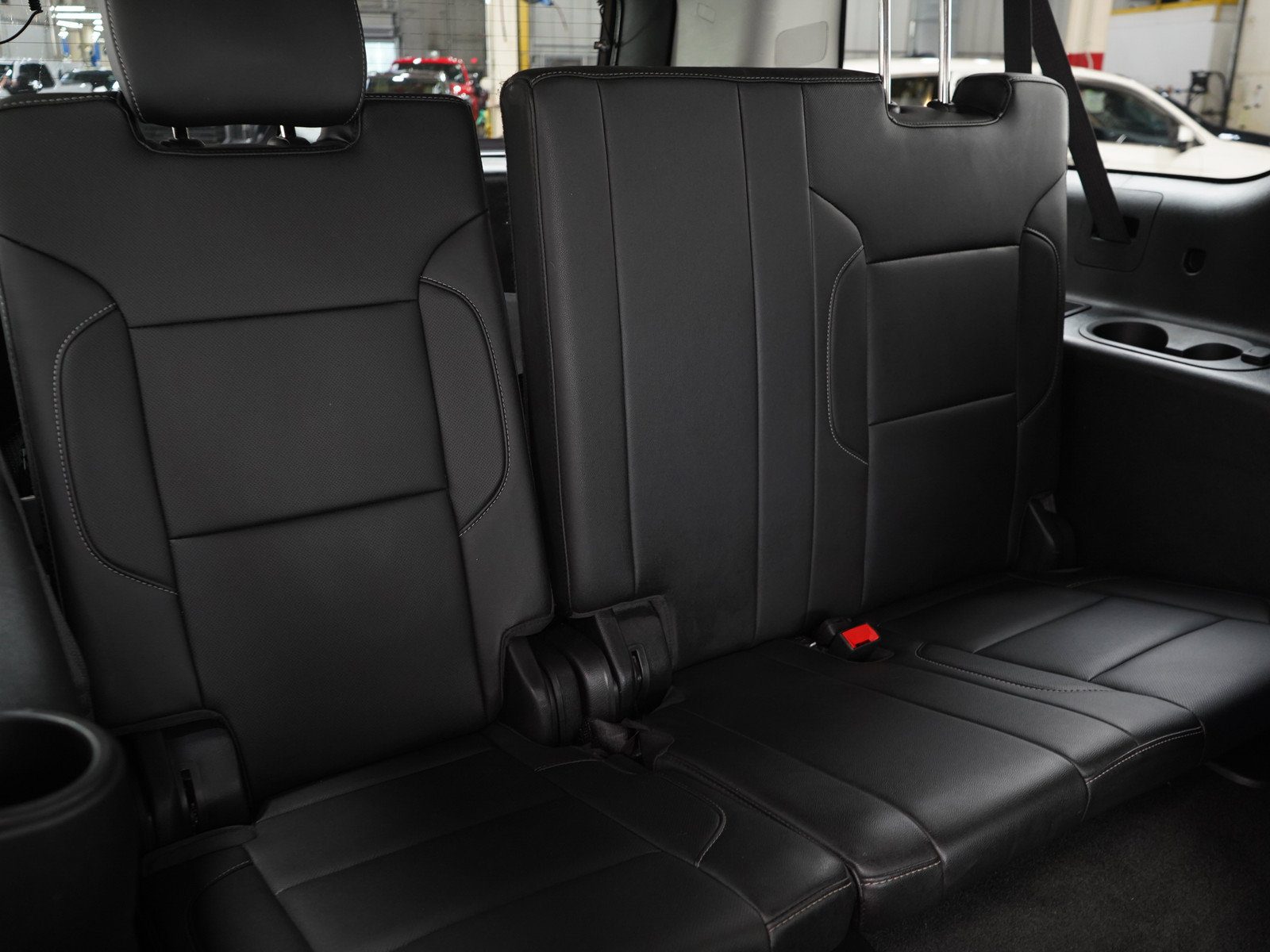 Used 2018 Chevrolet Suburban Premier w/ RST Edition AWD/4WD image 16