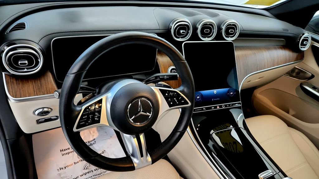 Used 2023 Mercedes-Benz GLC 300 4MATIC image 25