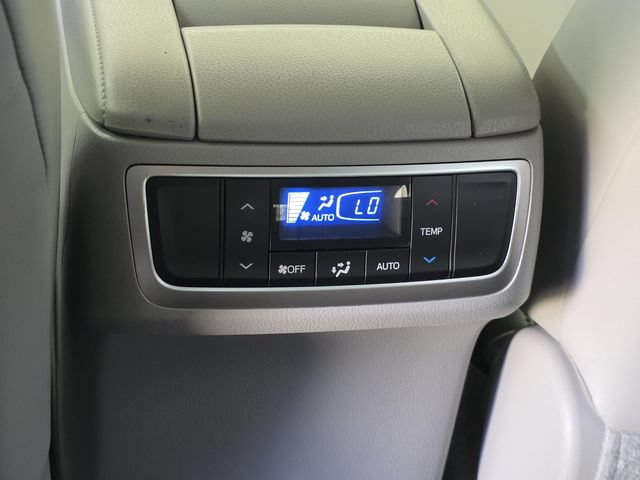 Used 2015 Toyota Highlander XLE FWD image 12