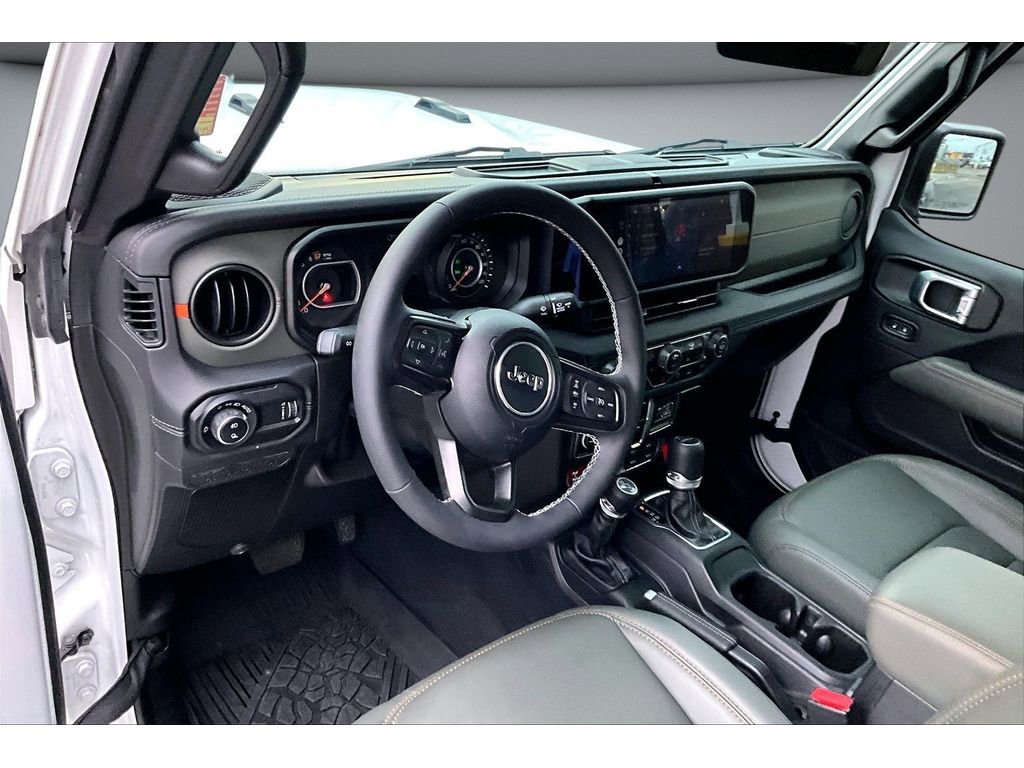 Used 2025 Jeep Gladiator Mojave w/ Safety Group image 14