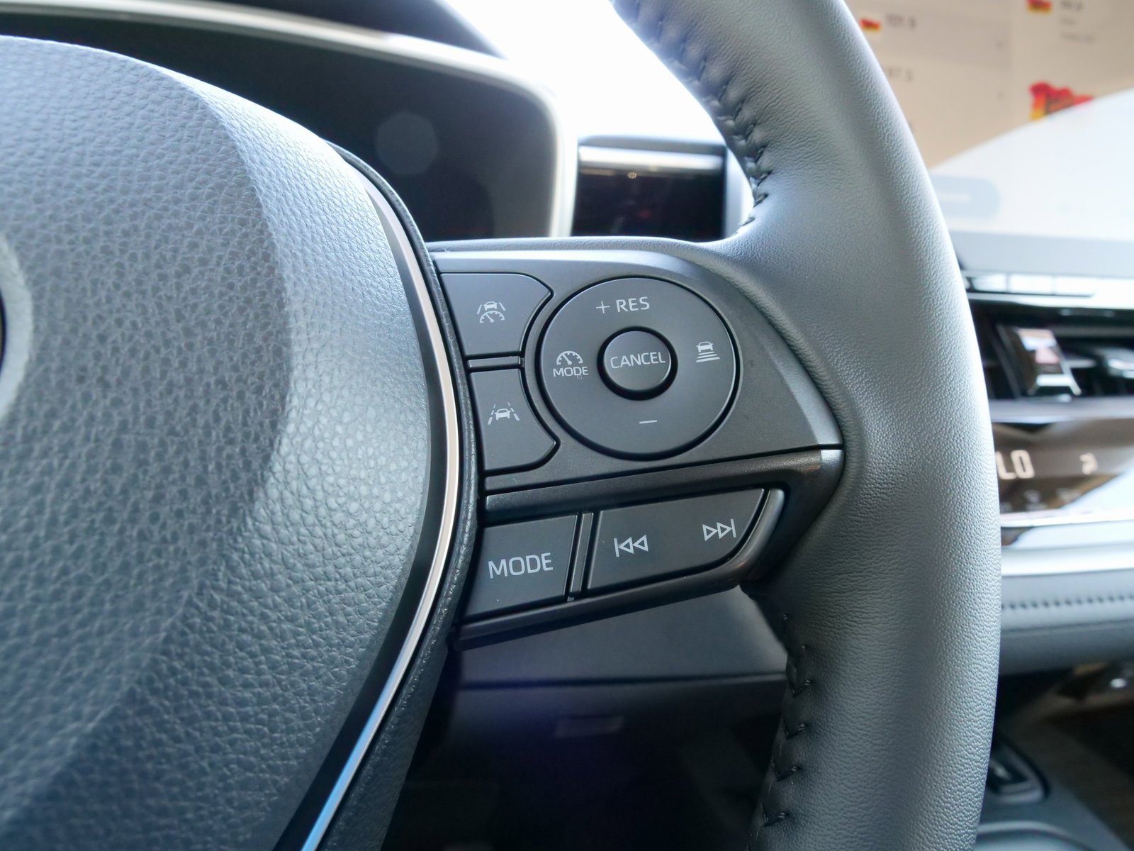 Used 2025 Toyota Corolla XLE image 24