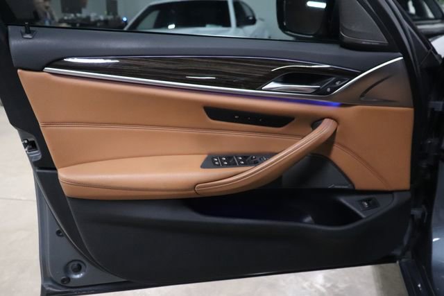 Used 2019 BMW 540i w/ Executive Package RWD image 9
