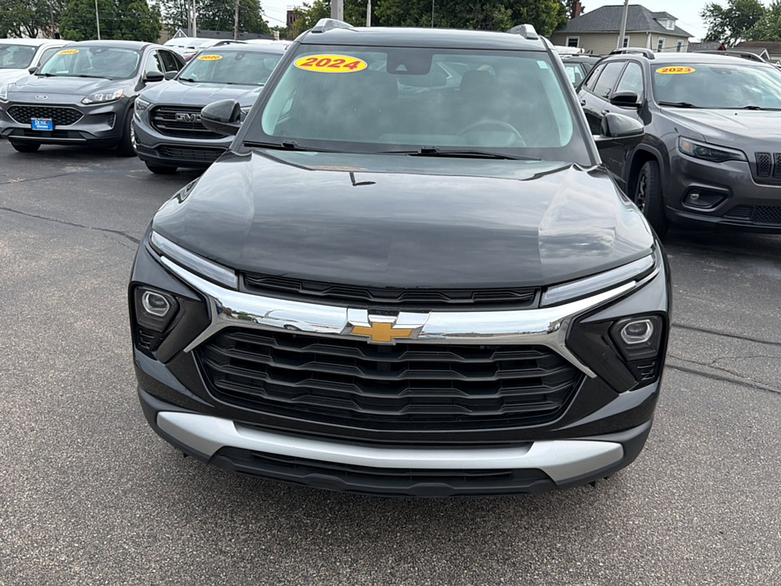 Used 2024 Chevrolet TrailBlazer LT FWD image 2
