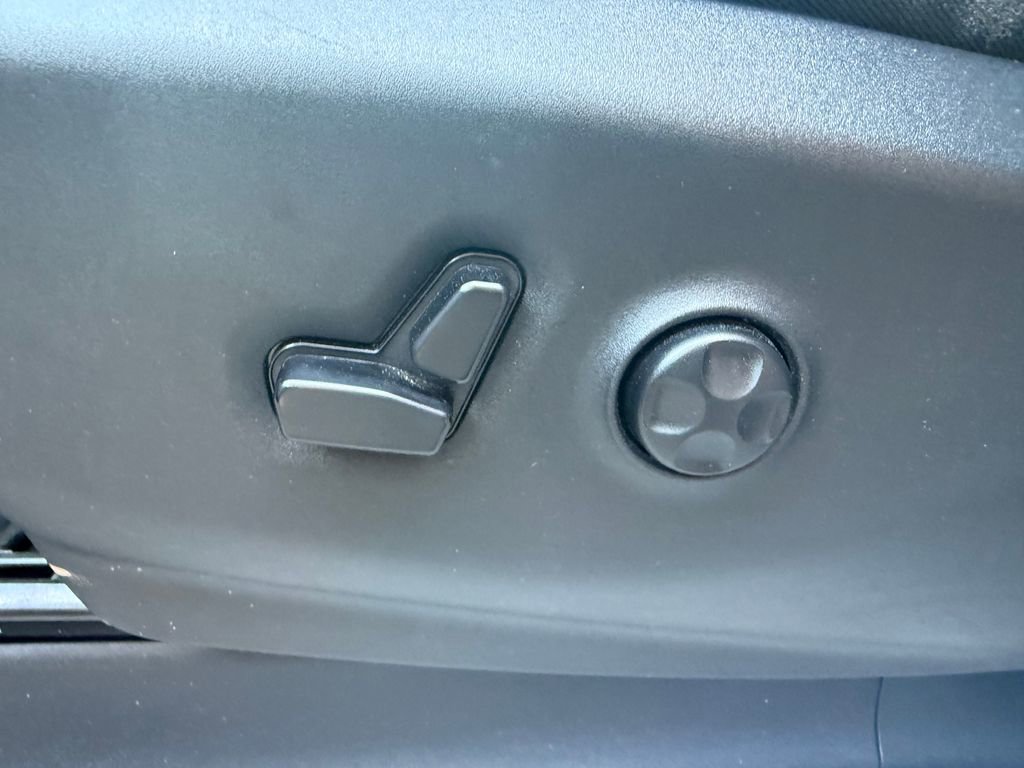 Used 2020 Chrysler Pacifica Touring-L w/ Advanced Safetytec Group image 15