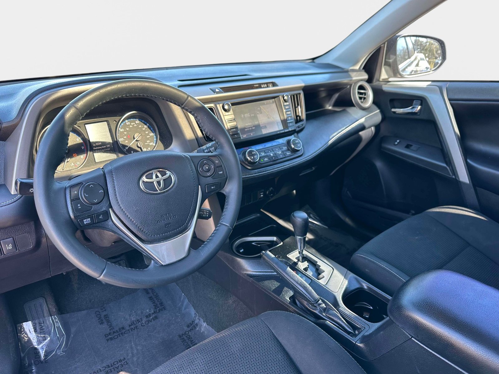 Used 2018 Toyota RAV4 XLE image 16