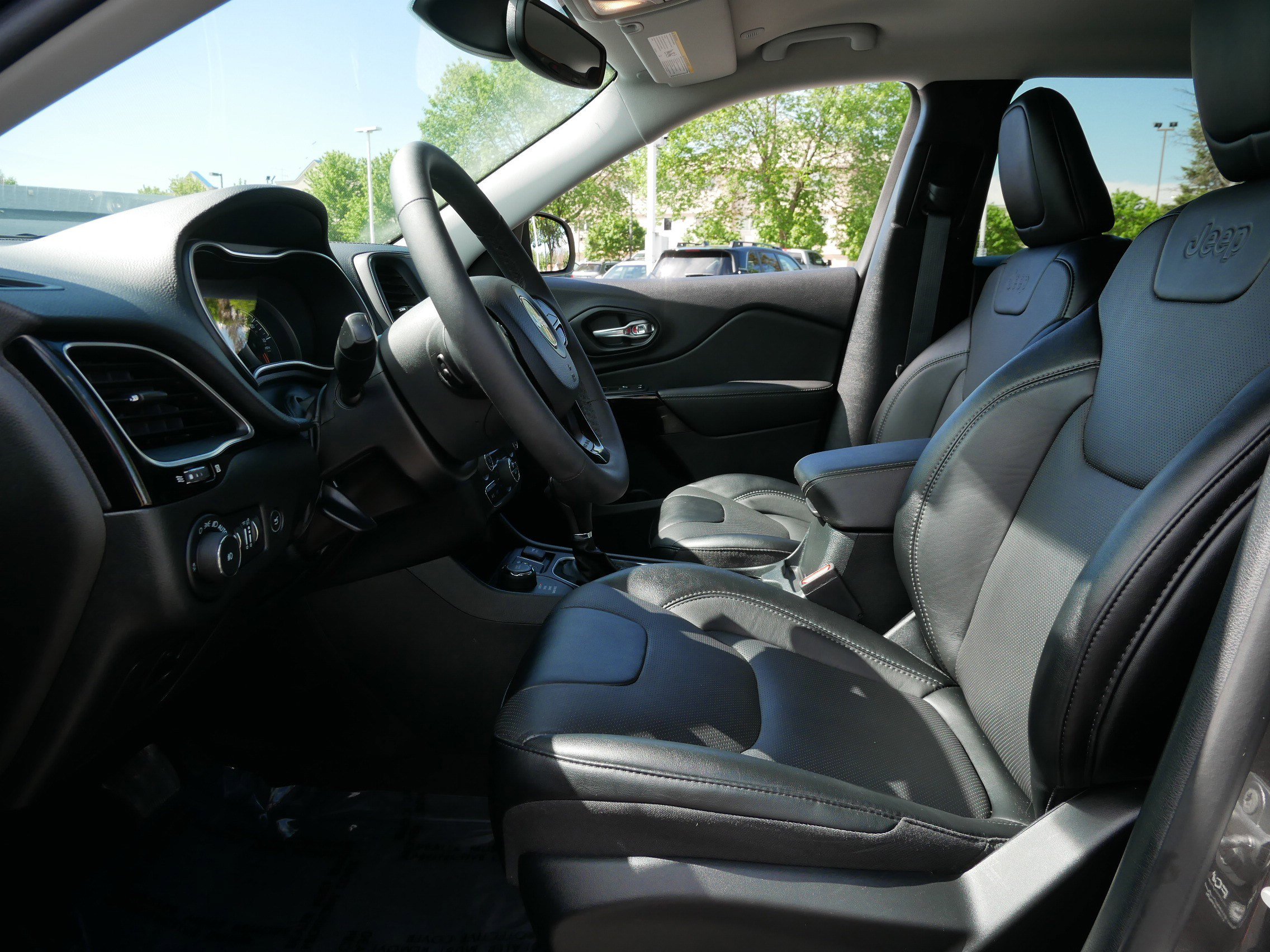 Used 2023 Jeep Cherokee Altitude Lux AWD/4WD image 32