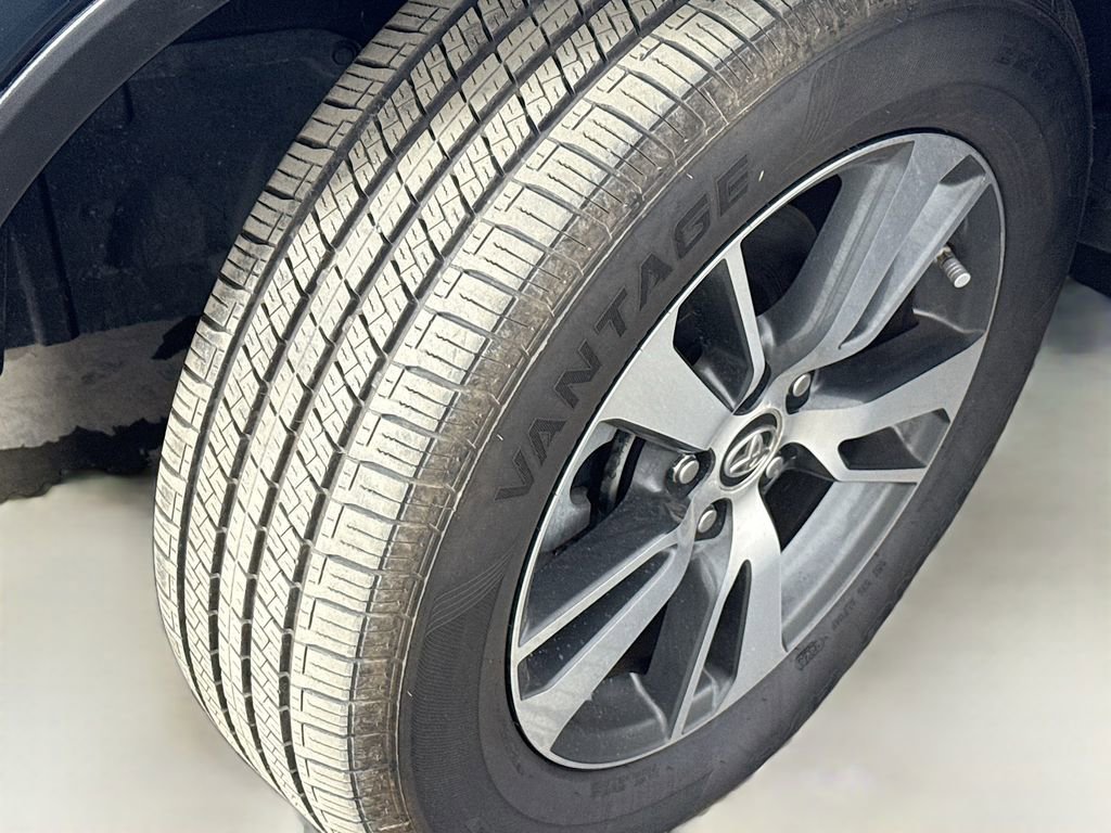 Used 2018 Toyota RAV4 XLE image 41