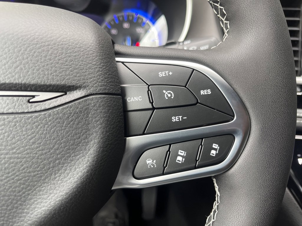 New 2027 Chrysler Pacifica Select AWD/4WD image 27