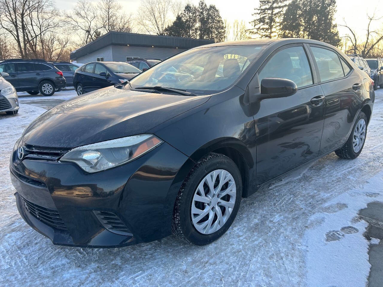 Used 2016 Toyota Corolla LE 4dr Sedan image 3