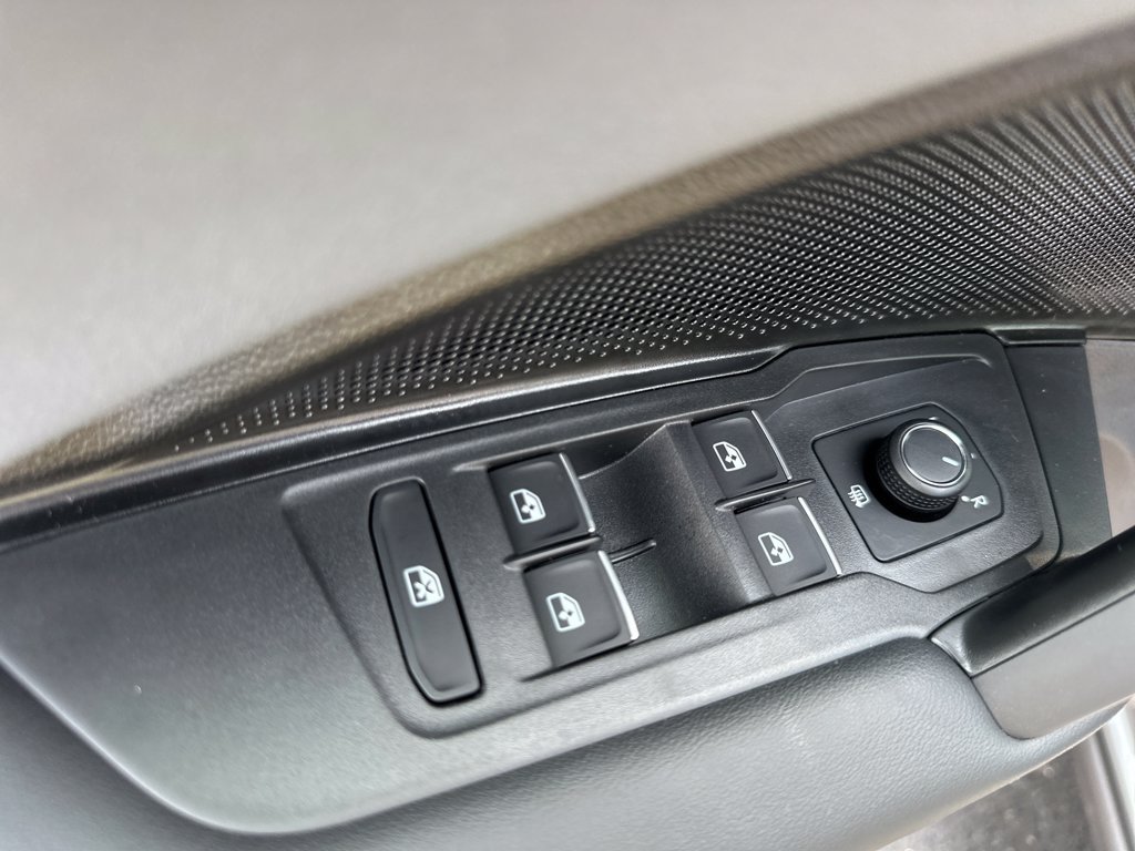 New 2026 Volkswagen Tiguan SE FWD image 10
