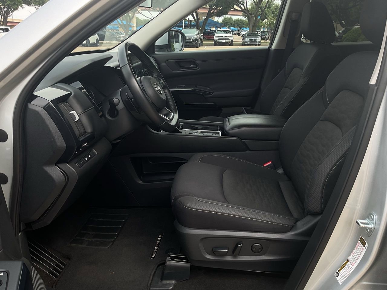Used 2025 Nissan Pathfinder SV FWD image 10