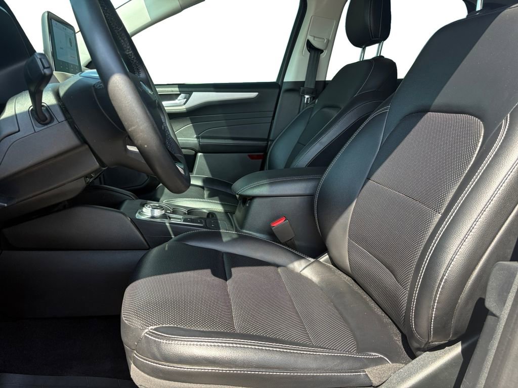 Used 2022 Ford Escape SEL image 9