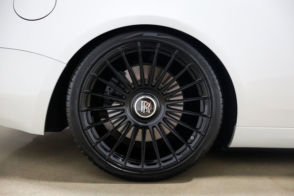 Used 2019 Rolls-Royce Dawn RWD image 33