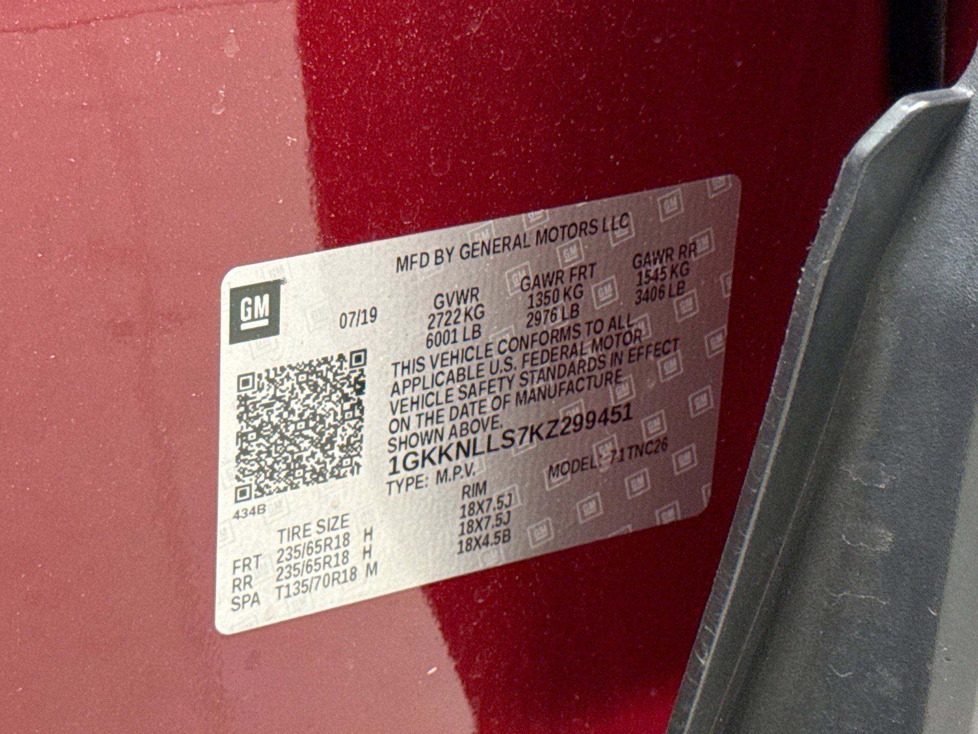 Used 2019 GMC Acadia SLE w/ LPO, Floor Liner Package FWD image 12