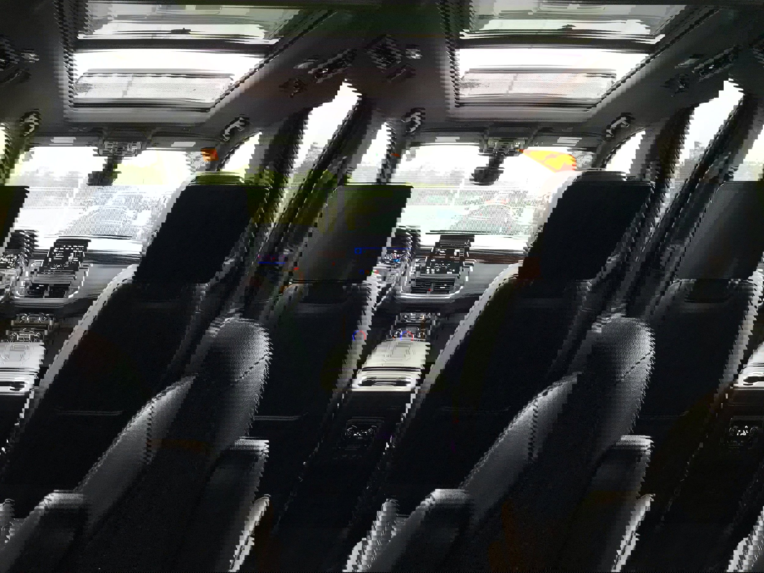 Used 2021 Chevrolet Suburban High Country w/ Premium Package image 23