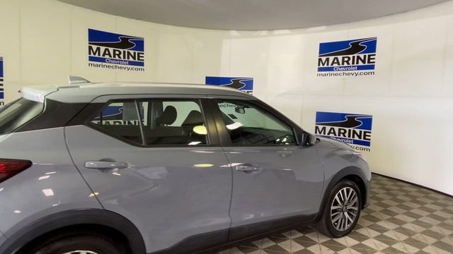 Used 2023 Nissan Kicks SV FWD image 2