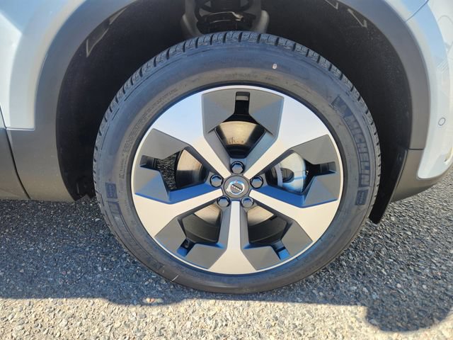 New 2026 Volvo XC40 B5 Plus w/ Protection Package Premier AWD/4WD image 19