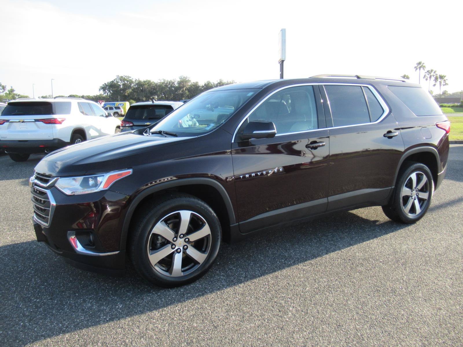 Used 2021 Chevrolet Traverse LT w/ LT Premium Package AWD/4WD image 4