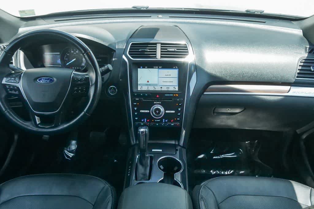 Used 2017 Ford Explorer Limited w/ Equipment Group 301A FWD image 11