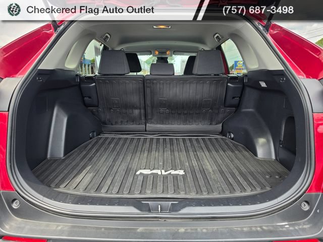 Used 2021 Toyota RAV4 LE AWD/4WD image 16